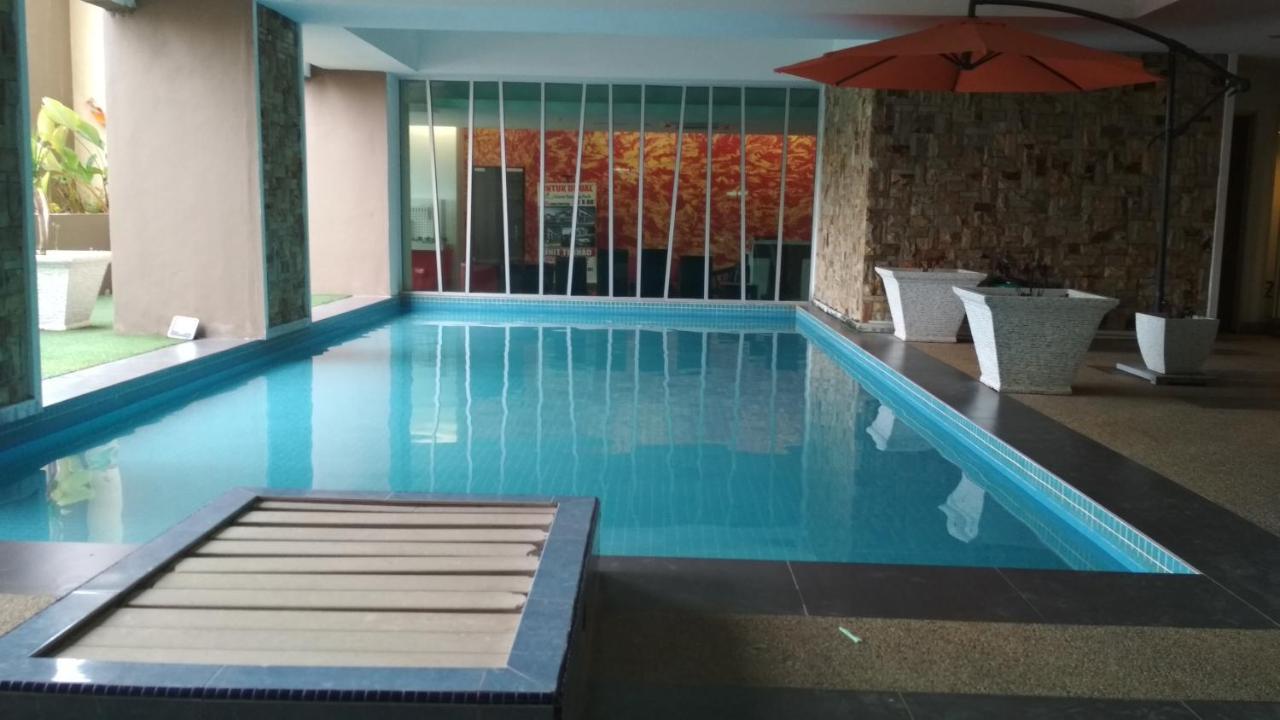 Risqi Apartment 2 Bedroom Wakaf Che Yeh Кота-Бару Экстерьер фото