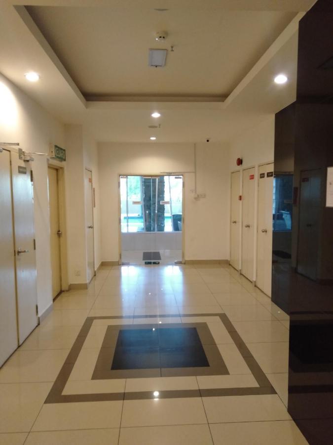 Risqi Apartment 2 Bedroom Wakaf Che Yeh Кота-Бару Экстерьер фото