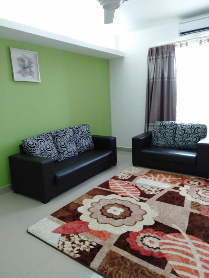 Risqi Apartment 2 Bedroom Wakaf Che Yeh Кота-Бару Экстерьер фото
