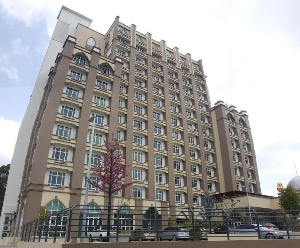Risqi Apartment 2 Bedroom Wakaf Che Yeh Кота-Бару Экстерьер фото