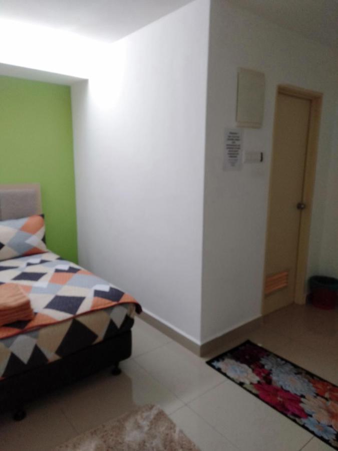 Risqi Apartment 2 Bedroom Wakaf Che Yeh Кота-Бару Экстерьер фото