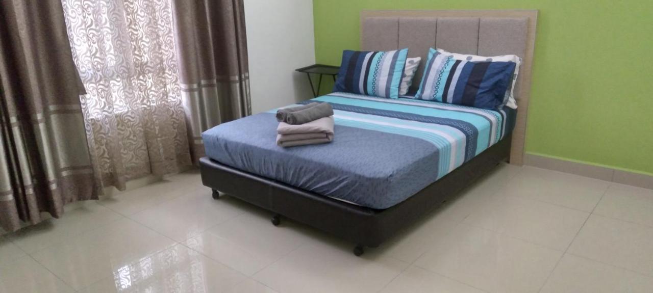 Risqi Apartment 2 Bedroom Wakaf Che Yeh Кота-Бару Экстерьер фото