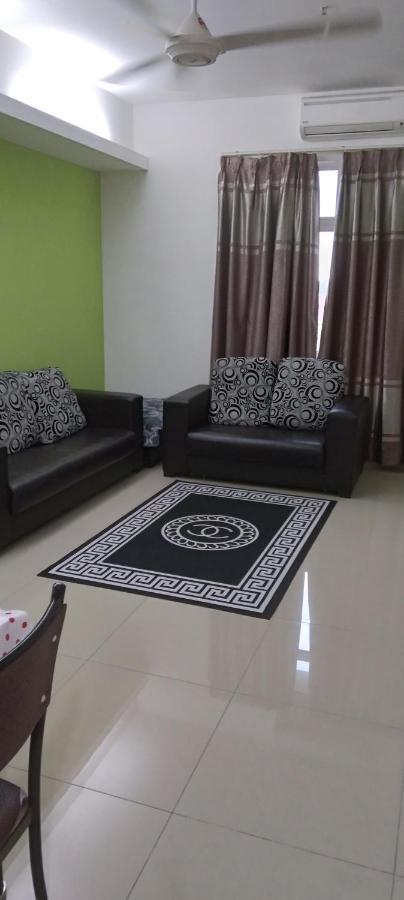 Risqi Apartment 2 Bedroom Wakaf Che Yeh Кота-Бару Экстерьер фото