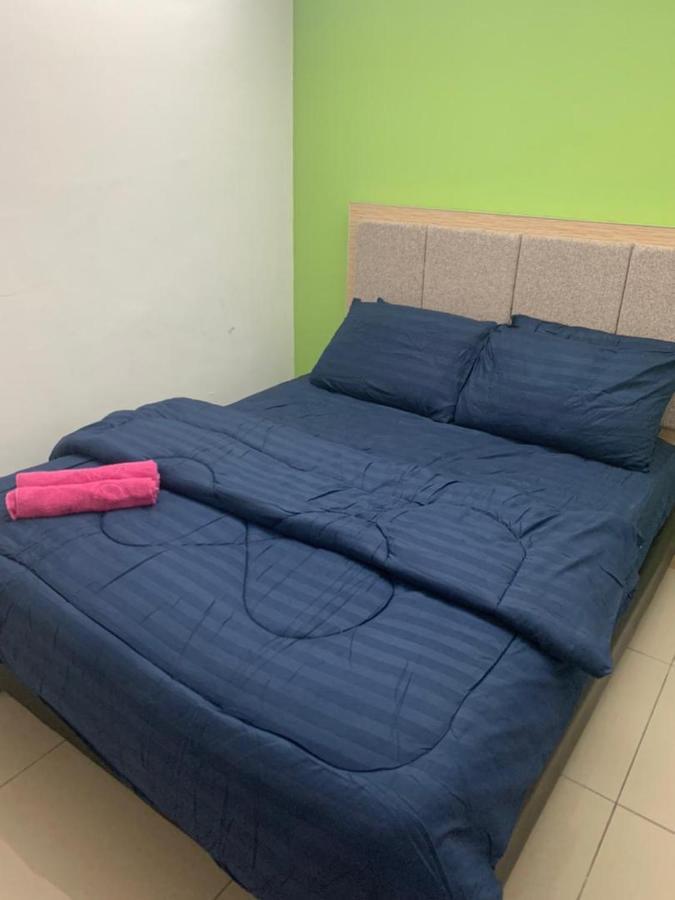 Risqi Apartment 2 Bedroom Wakaf Che Yeh Кота-Бару Экстерьер фото